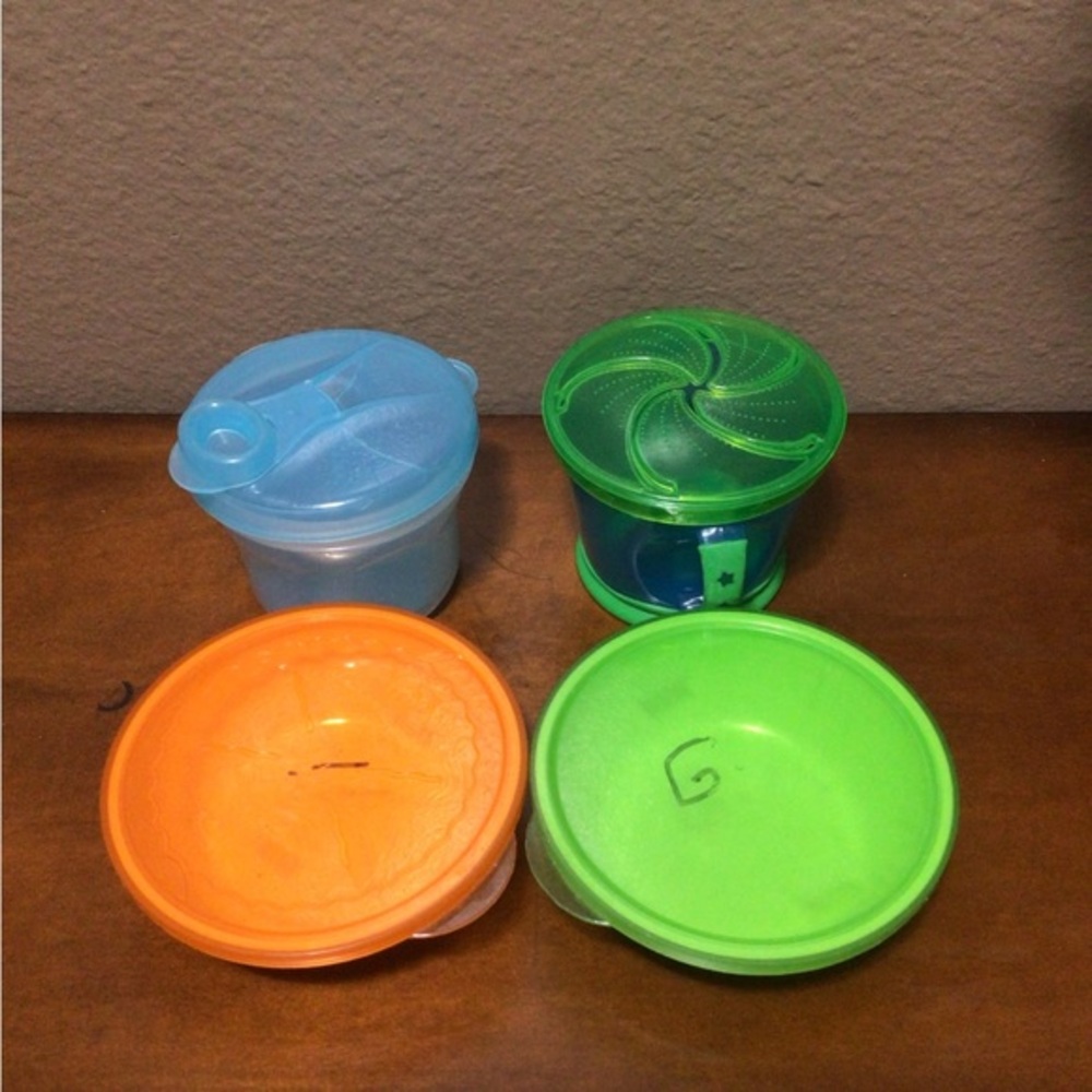 Baby snacks 3  containers and 1 for formula or for snacks too.  3 plates